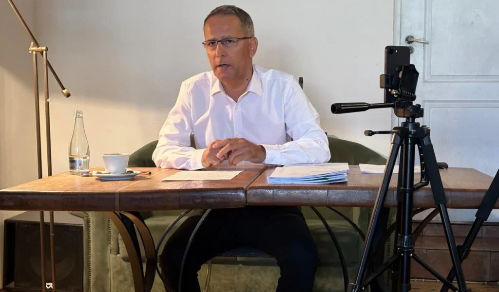 Denis Borz vs. Primăria Livada - un caz demn de analele psihiatriei judiciare | Hărțuit de fiul vitreg, Adrian Țolea explică tot contextul într-o conferință de presă | Înregistrare integrală