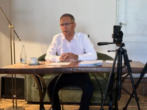 Denis Borz vs. Primăria Livada - un caz demn de analele psihiatriei judiciare | Hărțuit de fiul vitreg, Adrian Țolea explică tot contextul într-o conferință de presă | Înregistrare integrală