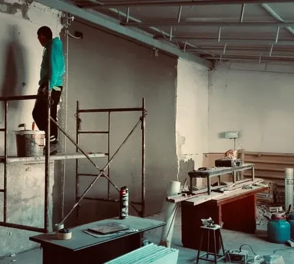 Dintr-un atelier, o comunitate | Povestea unei biserici dincolo de ziduri
