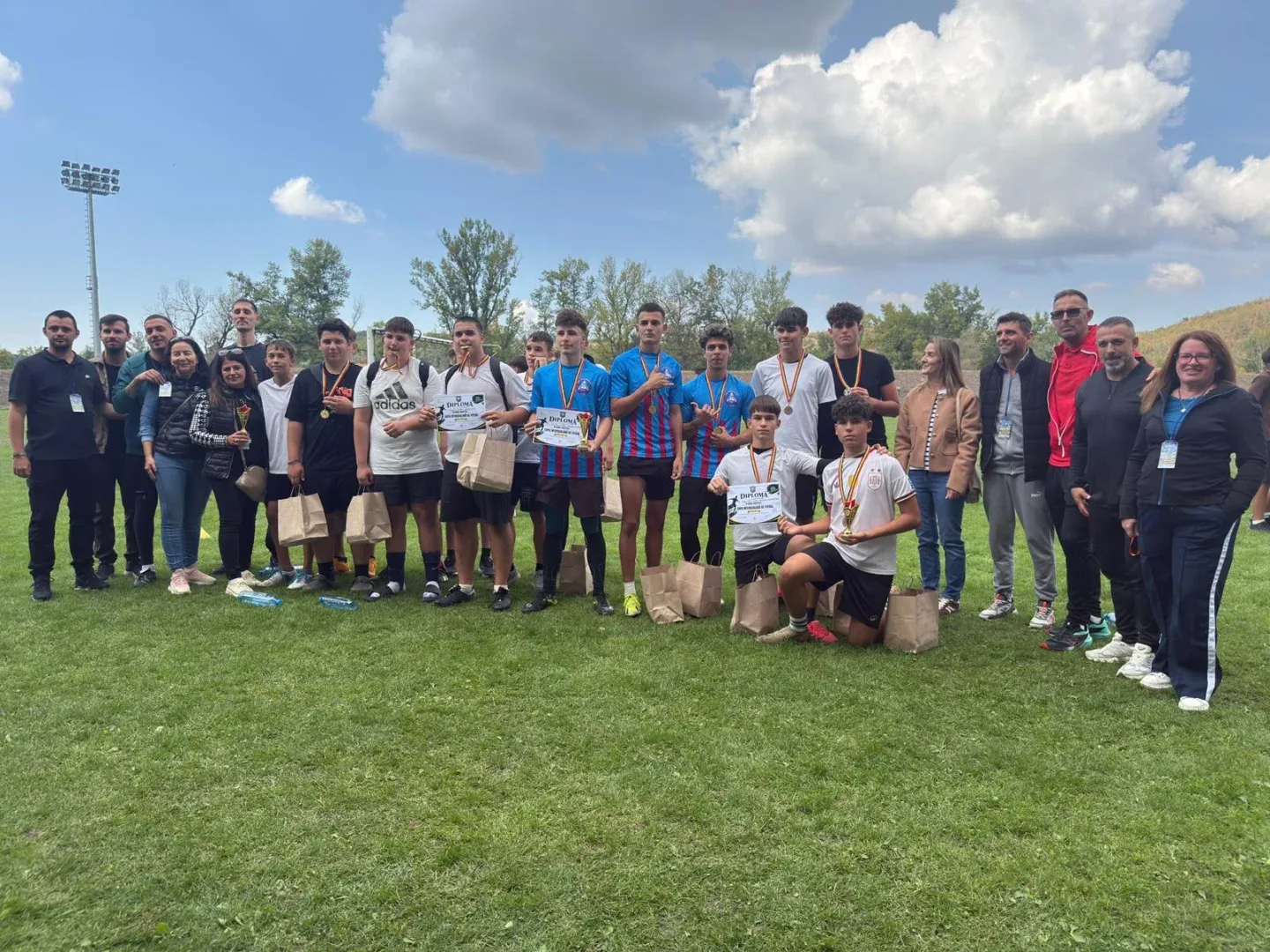 Prima ediție a Cupei Interșcolare de Fotbal, la Lipova: sport, fair-play și bucuria copiilor