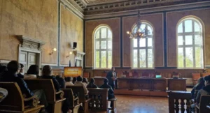 Peste 250 de persoane au vizitat Tribunalul Arad de „Ziua Porţilor Deschise”