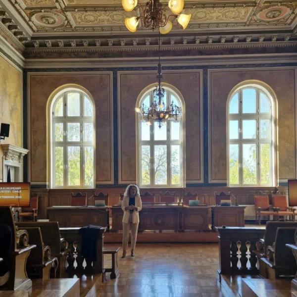 Peste 250 de persoane au vizitat Tribunalul Arad de „Ziua Porţilor Deschise”
