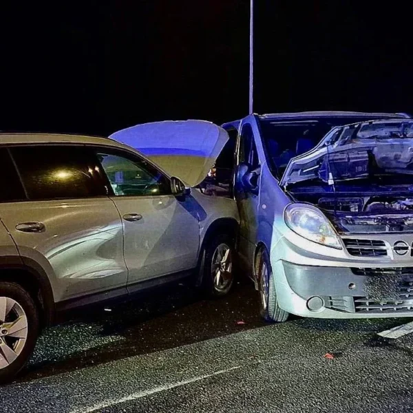 Accident cu 5 autovehicule pe A1, în dreptul comunei Șagu | 7 din cele 12 persoane implicate au ajuns la spital