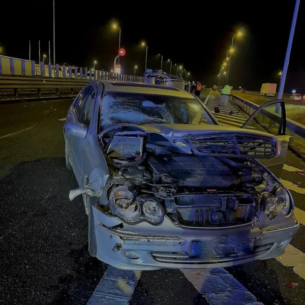 Accident cu 5 autovehicule pe A1, în dreptul comunei Șagu | 7 din cele 12 persoane implicate au ajuns la spital
