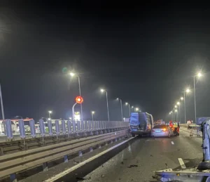 Accident cu 5 autovehicule pe A1, în dreptul comunei Șagu | 7 din cele 12 persoane implicate au ajuns la spital