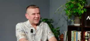 Europa se crapă din interior. Noroc că avem conferințe