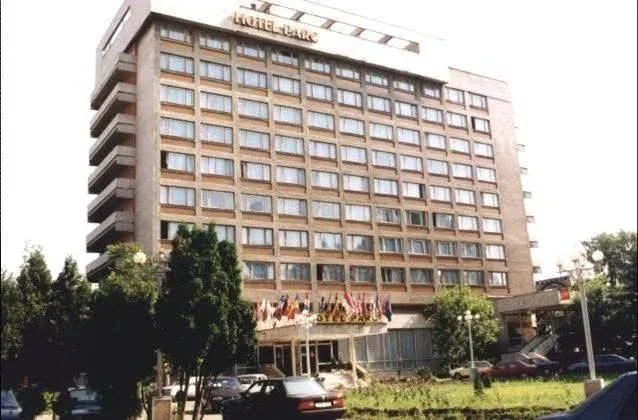 IRLO ne „lovește din nou” | Fostul hotel PARC - transformat, până la demolare, în FACULTA DE LITERE!