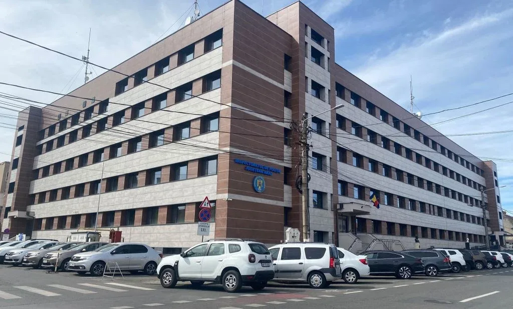 Aradul – în buletinul de presă al Poliției | Reținuți pentru încălcarea ordinului de protecție, adolescent la volanul unei mașini furate, 100 de amenzi în trafic