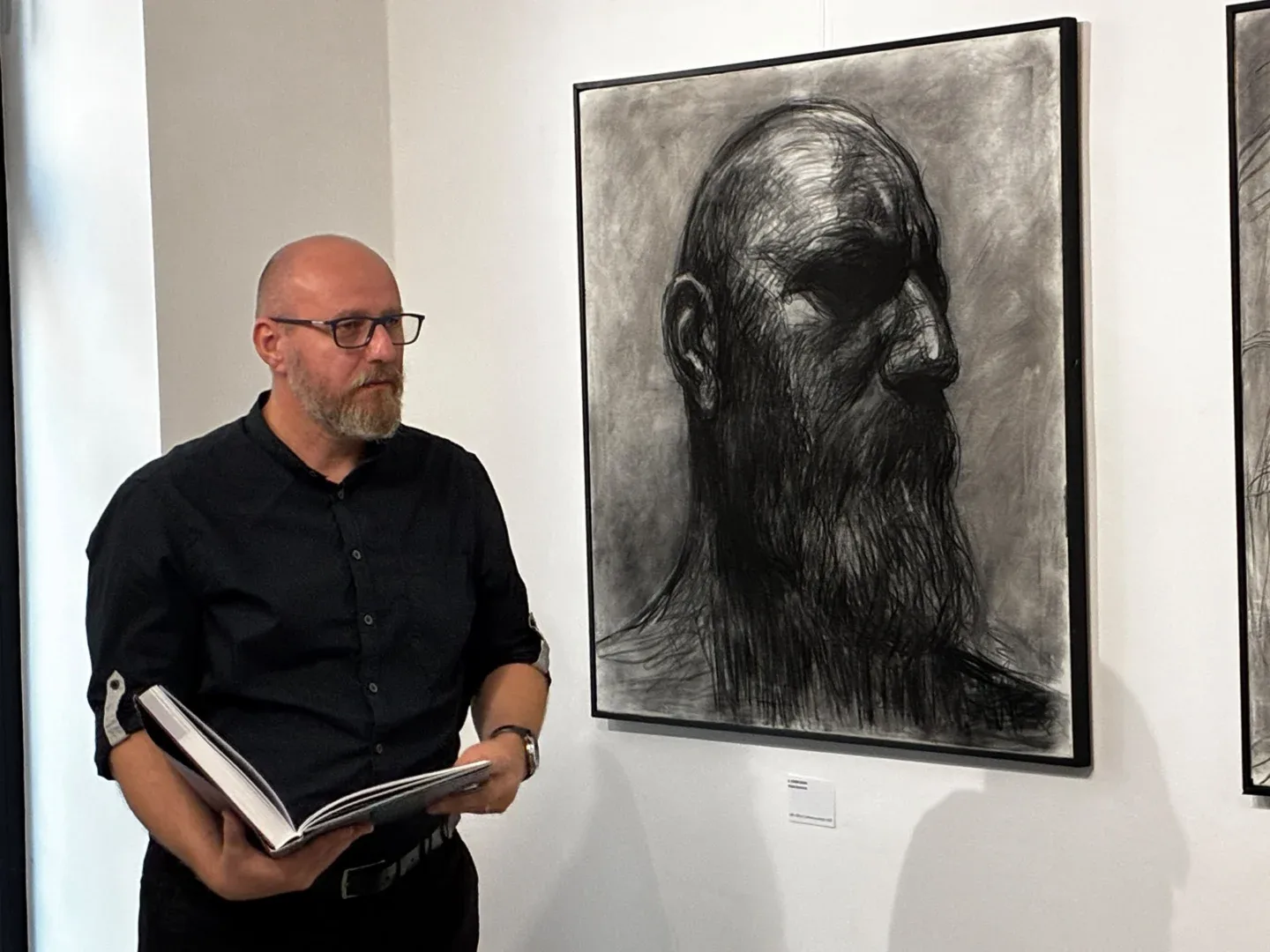 Sorin Bijan prezintă seria „Enter” la Galeria After5 din Arad