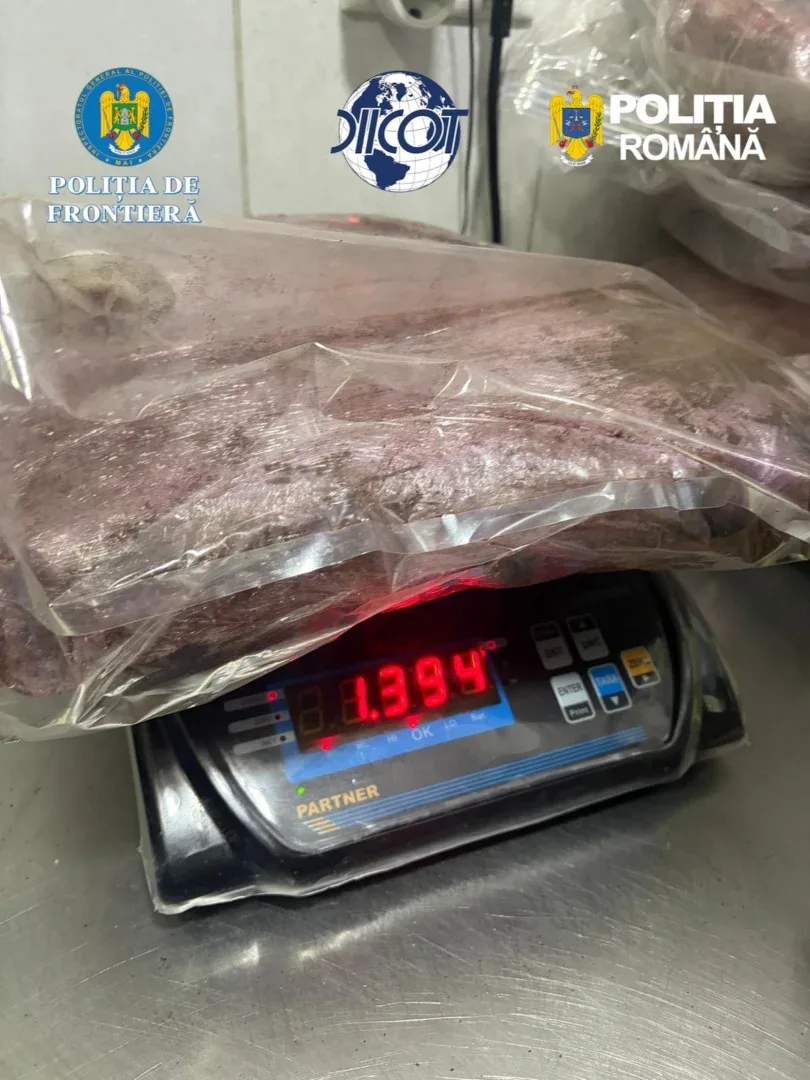 Tânăr prins la Nădlac, într-un autocar, cu peste 7 kilograme de canabis aduse din Spania