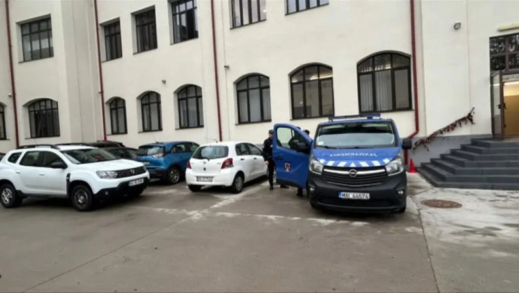Elev înjunghiat de un coleg, în baia unui colegiu din Pitești