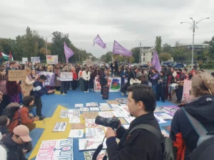 Femicidele ar putea fi prevenite doar dacă legea este aplicată | 190 de organizații și reprezentanți ai mediului academic cer Ministrului Justiției să acționeze