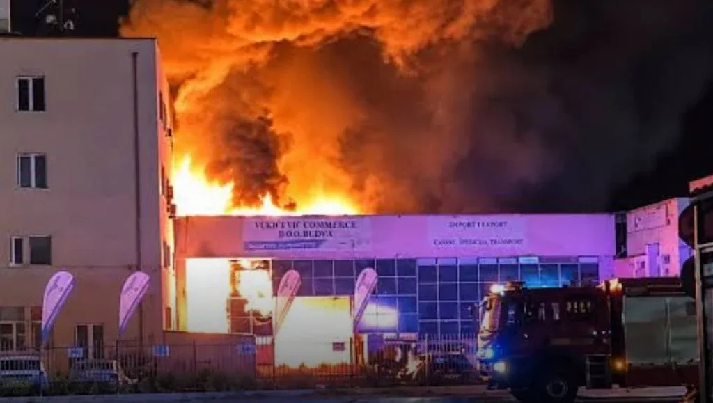 Rețea de sabotaj coordonată de Rusia, destructurată în România | Trei cetățeni străini, arestați după un incendiu pe o platformă industrială din Brașov