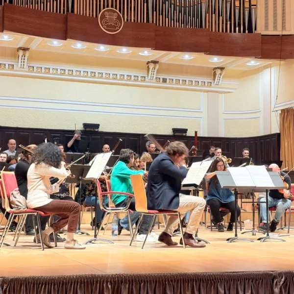 Repetiții pentru concertul simfonic „Dincolo de baghetă”