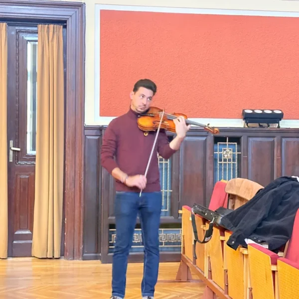 Repetiții pentru concertul simfonic „Dincolo de baghetă”