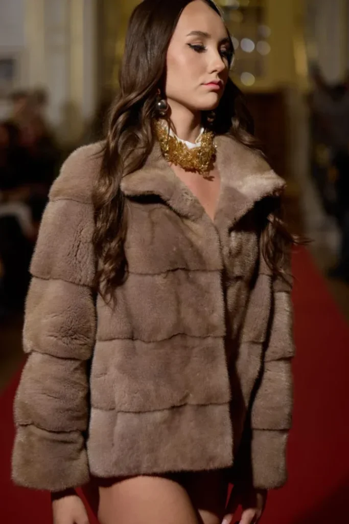 Modelul Tania Sălășan - de la Lipova la Paris Fashion Week | INTERVIU