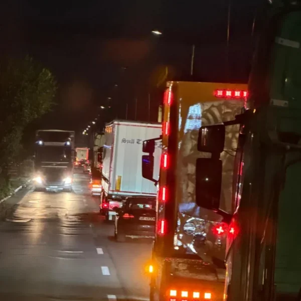Transportatorii arădeni au organizat un nou protest | „Cerem remedierea urgentă a sistemului TollRo!”