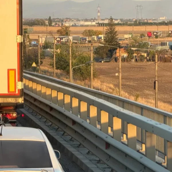 Transportatorii arădeni au organizat un nou protest | „Cerem remedierea urgentă a sistemului TollRo!”