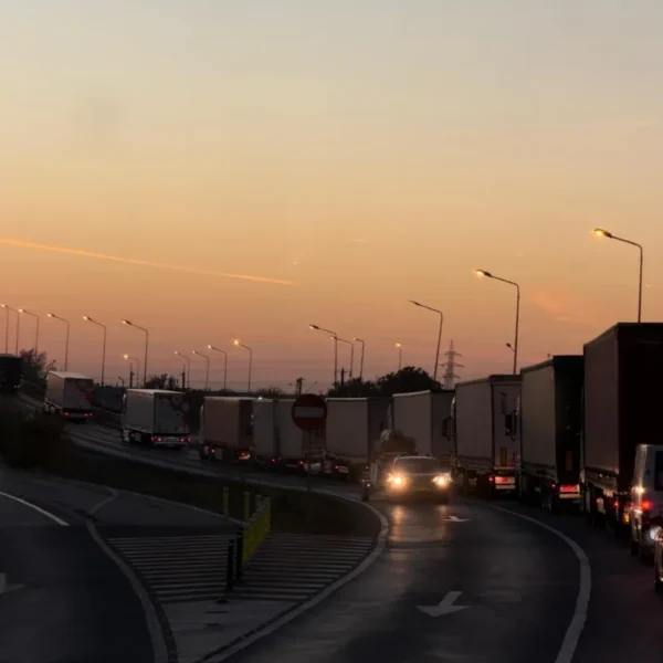 Transportatorii arădeni au organizat un nou protest | „Cerem remedierea urgentă a sistemului TollRo!”