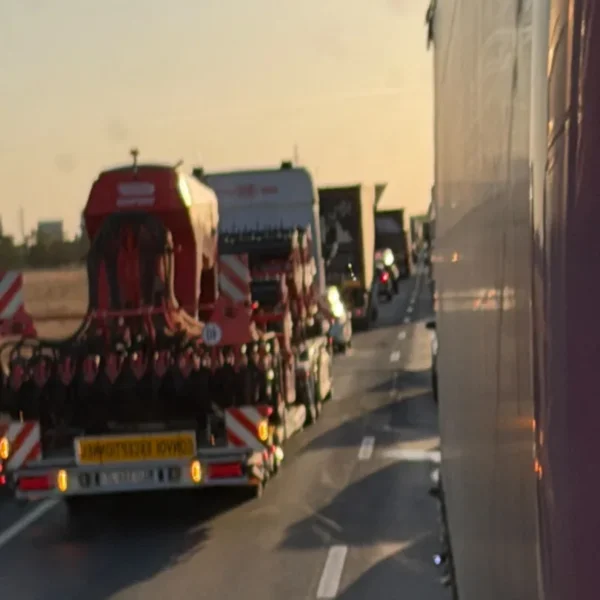 Transportatorii arădeni au organizat un nou protest | „Cerem remedierea urgentă a sistemului TollRo!”